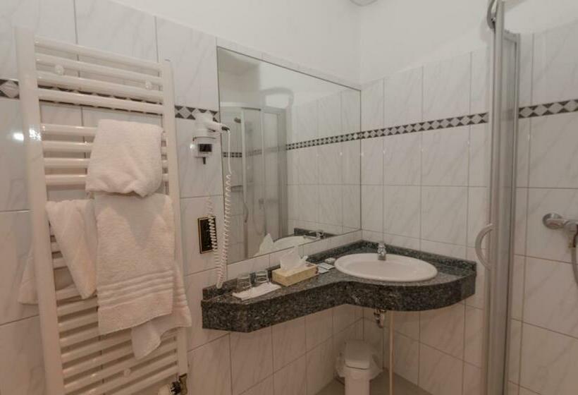 اتاق کلاسیک سه تخته, Inselhotel Cornelius