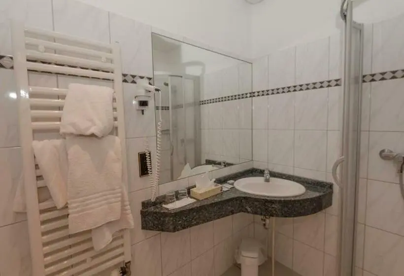 Classic Kolmen Hengen Huone, Inselhotel Cornelius