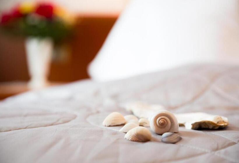 اتاق کلاسیک سه تخته, Inselhotel Cornelius