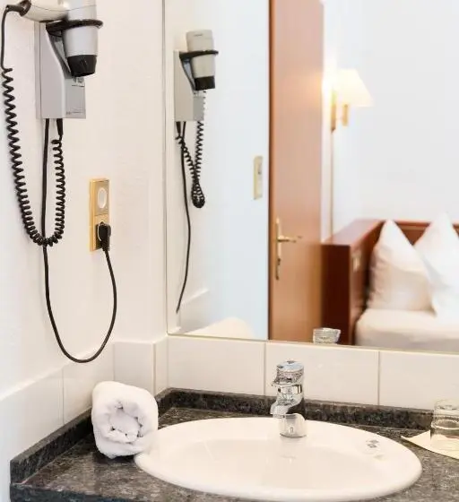Standard Yhden Hengen Huone, Inselhotel Cornelius