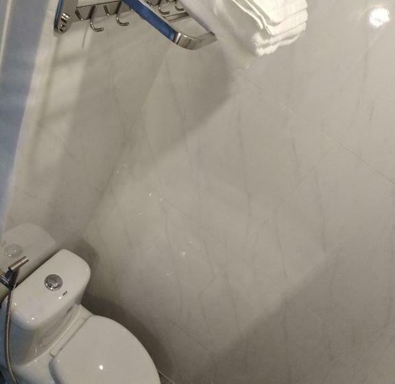 اتاق لوکس, Peace