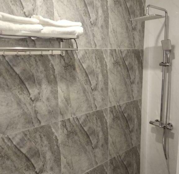 اتاق لوکس, Peace