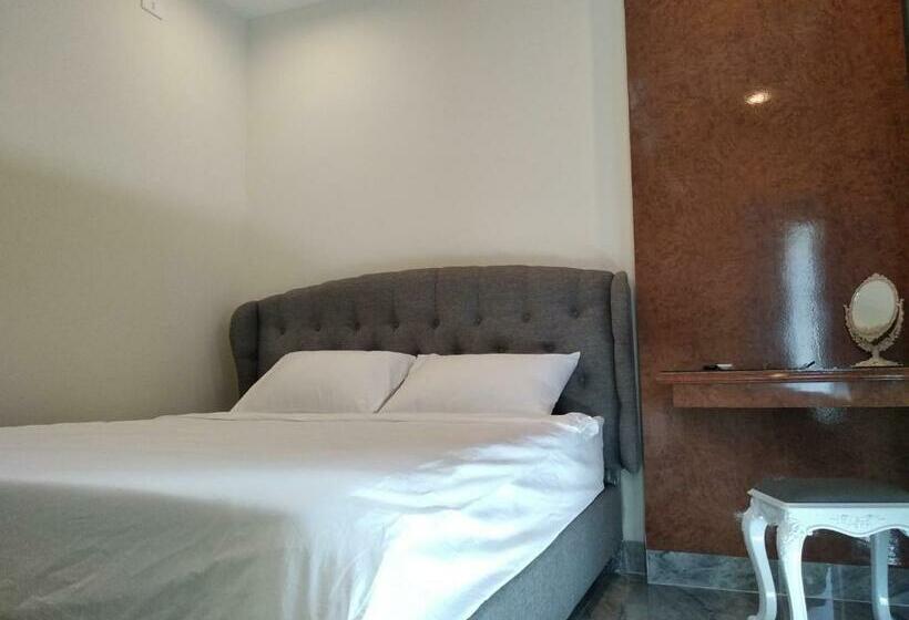 اتاق لوکس, Peace