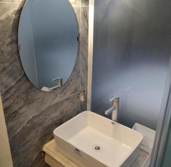 اتاق لوکس, Peace