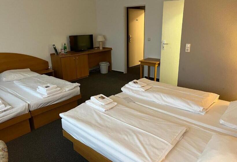 Четырехместный Номер Стандарт, Astral Inn Leipzig Hotel & Restaurant