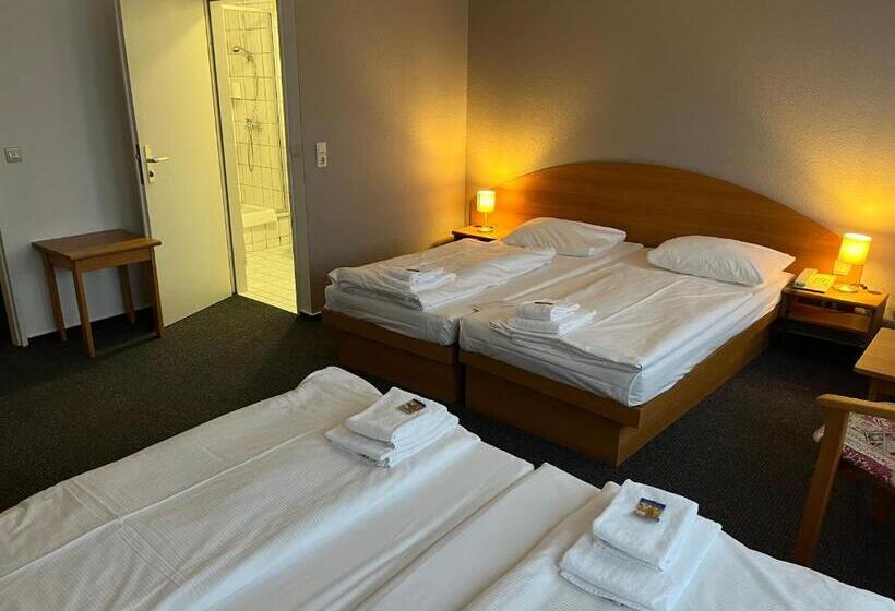 Четырехместный Номер Стандарт, Astral Inn Leipzig Hotel & Restaurant