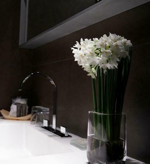 اتاق خانوادگی, Constanza