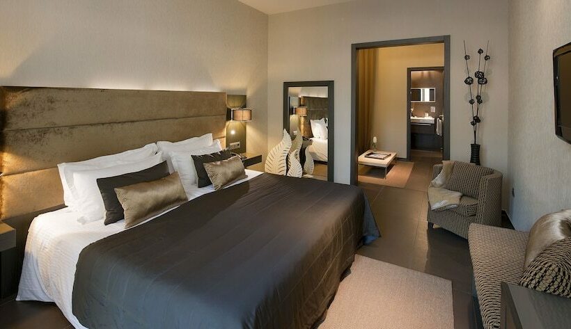 اتاق خانوادگی, Constanza