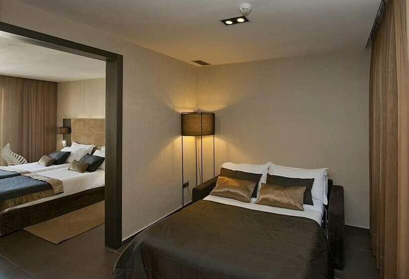 اتاق خانوادگی, Constanza