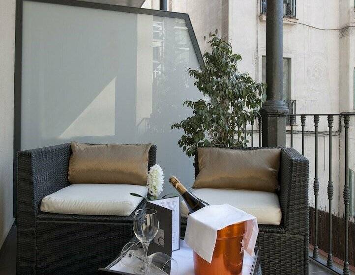 اتاق خانوادگی, Constanza