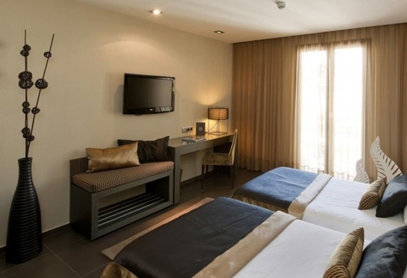 اتاق خانوادگی, Constanza