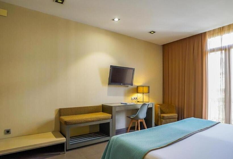 اتاق خانوادگی, Constanza