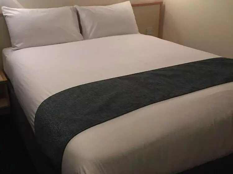 ダブルベッドスタンダードルーム, Days Inn Sutton Scotney South