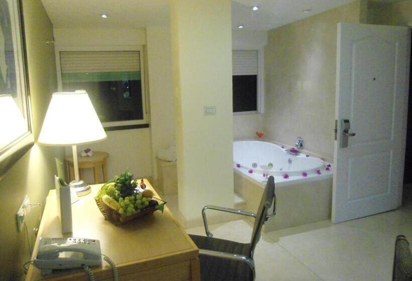 スイート, Holiday Inn Cuernavaca, An Ihg