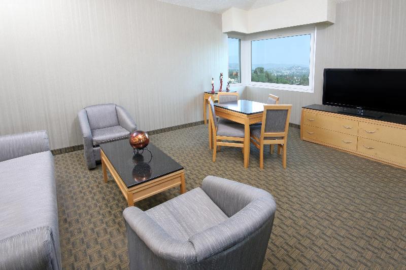 キングサイズベッドのスイートルーム, Holiday Inn Cuernavaca, An Ihg