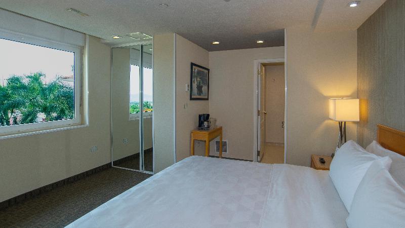 キングサイズベッドのスイートルーム, Holiday Inn Cuernavaca, An Ihg