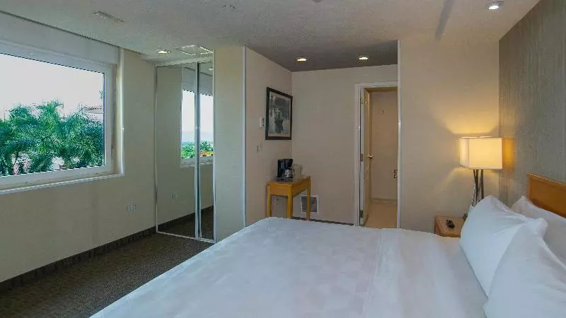 キングサイズベッドのスイートルーム, Holiday Inn Cuernavaca, An Ihg
