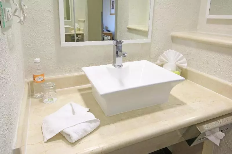 キングサイズベッドのスタンダードルーム, Holiday Inn Cuernavaca, An Ihg