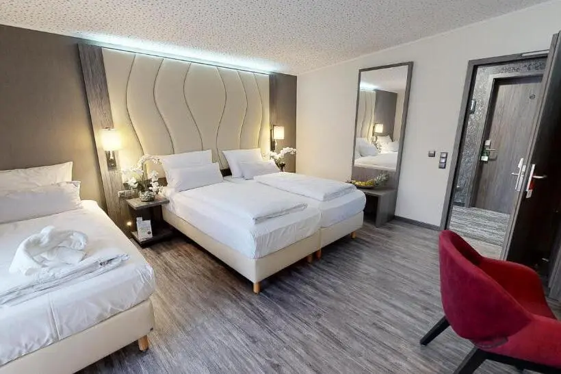 Deluxe Kolmen Hengen Huone, Plaza Inn Heilbronn