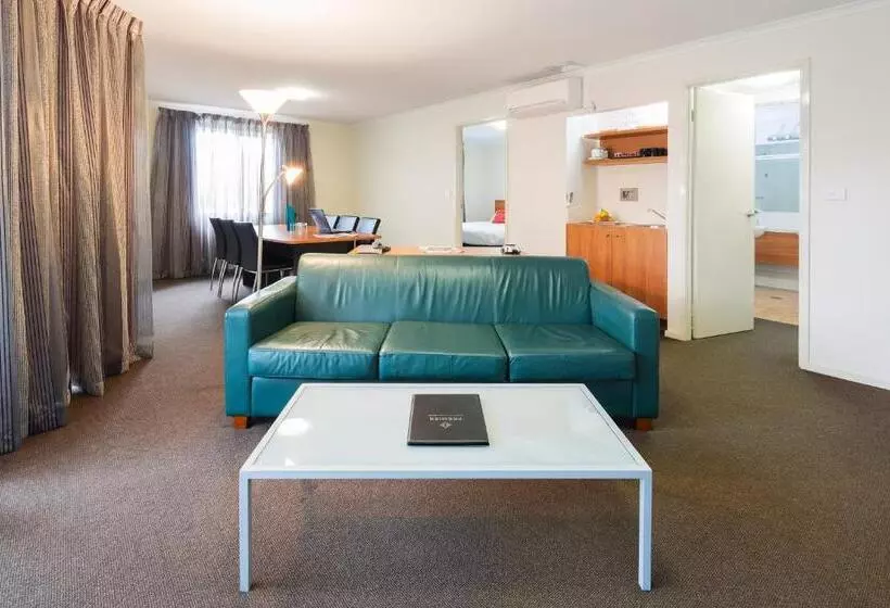 キングサイズベッドのデラックススイート, Ramada Encore Belconnen