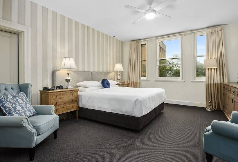 اتاق سوپریور با تخت بزرگ, The Russell Boutique