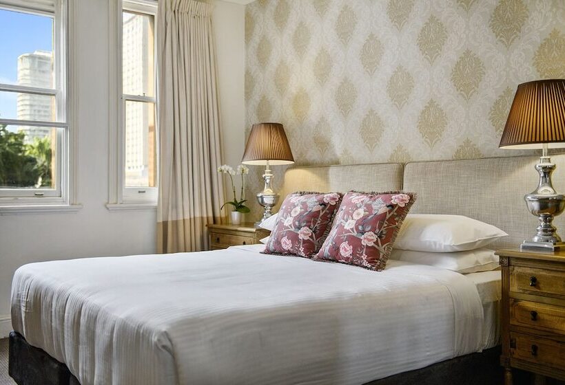 اتاق سوپریور با تخت بزرگ, The Russell Boutique