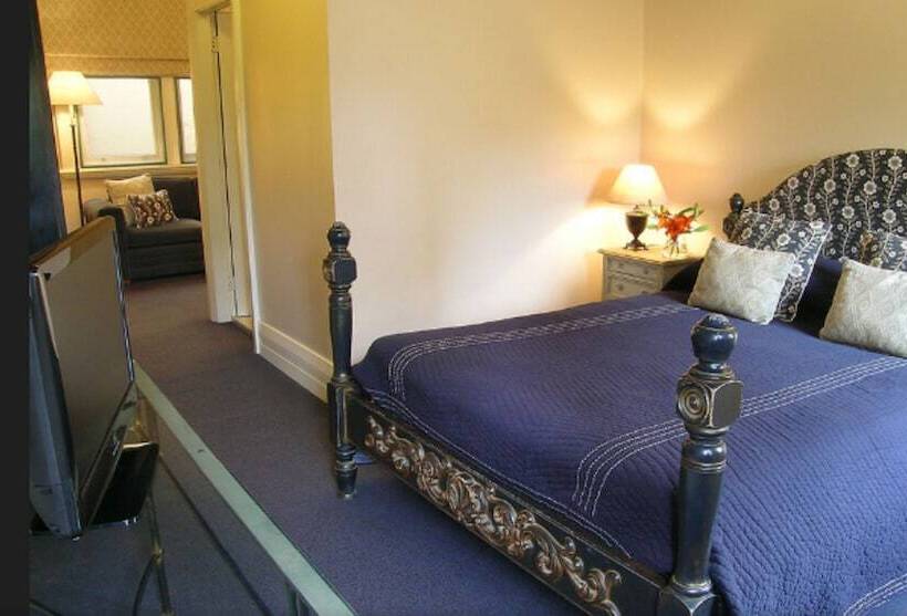 اتاق کلاسیک, The Russell Boutique