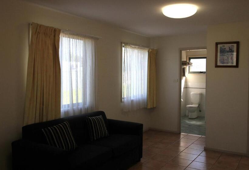 带2个卧室的公寓, Travellers Motor Village