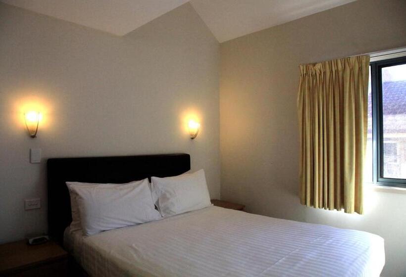 Апартаменты 2 Спальни, Travellers Motor Village