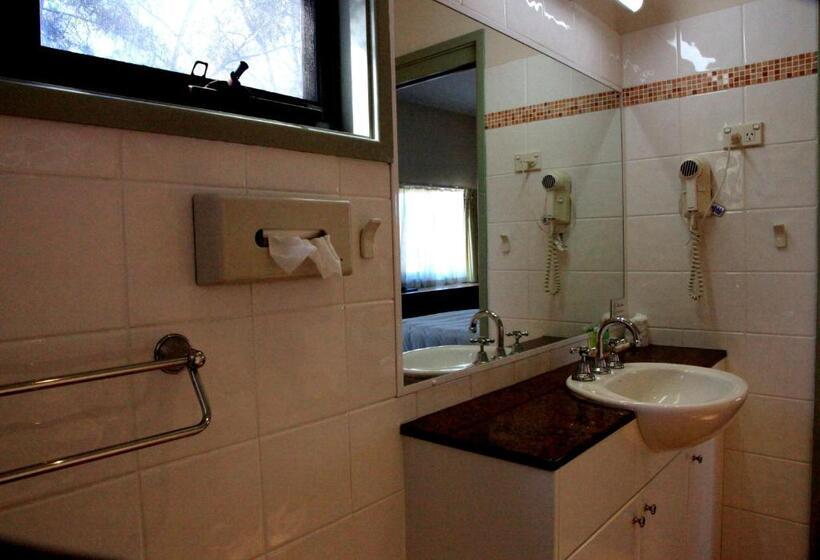 豪华套房, Travellers Motor Village