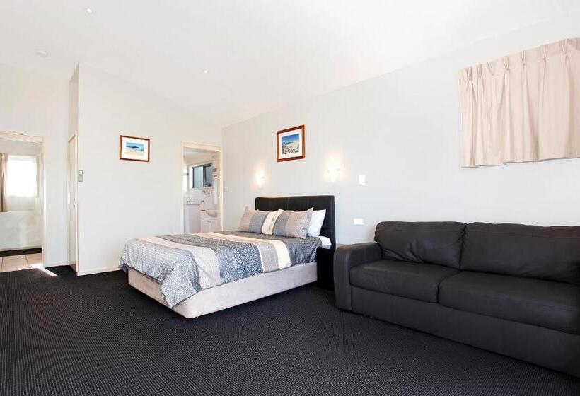 豪华套房, Travellers Motor Village