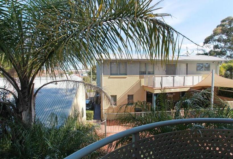 行政房间, Travellers Motor Village