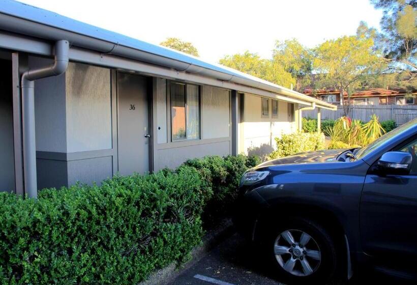 行政房间, Travellers Motor Village