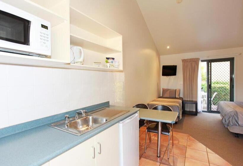 行政房间, Travellers Motor Village