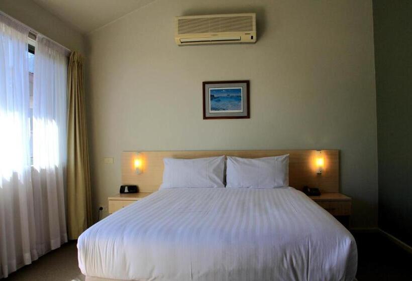 行政房间, Travellers Motor Village