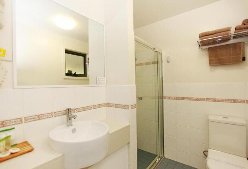 行政房间, Travellers Motor Village