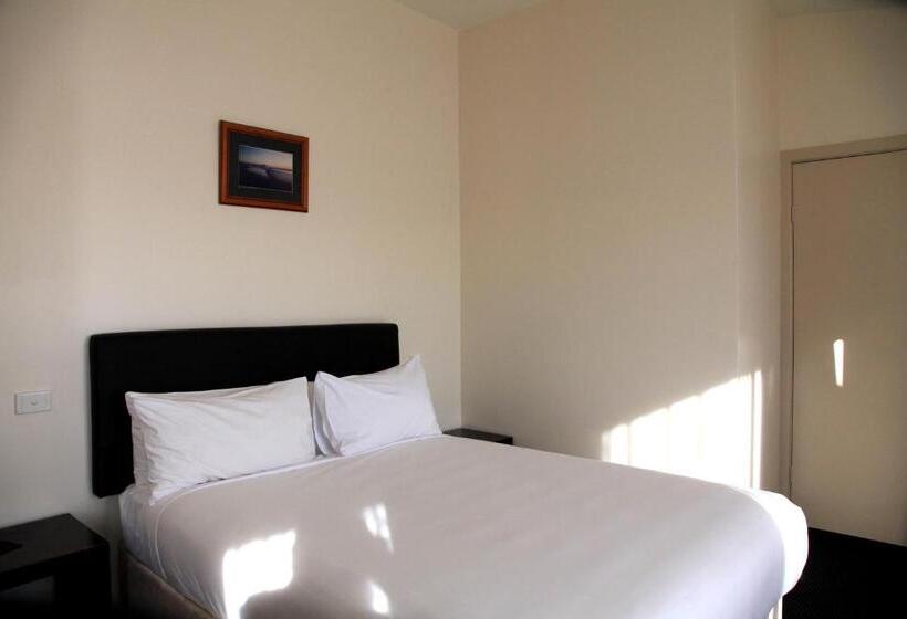 家庭工作室, Travellers Motor Village