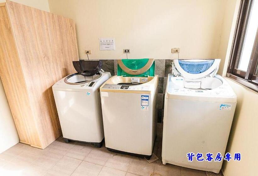 اتاق استاندارد با سرویس بهداشتی مشترک, Suao Backpackers