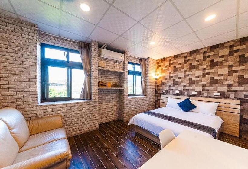 اتاق استاندارد با سرویس بهداشتی مشترک, Suao Backpackers