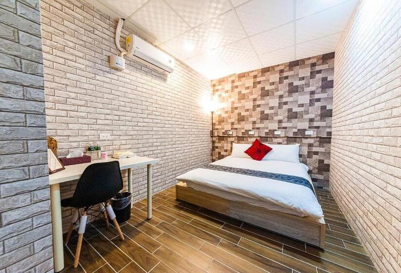 اتاق استاندارد با سرویس بهداشتی مشترک, Suao Backpackers