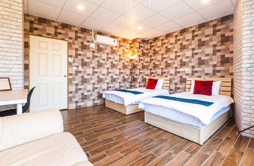 اتاق استاندارد با سرویس بهداشتی مشترک, Suao Backpackers