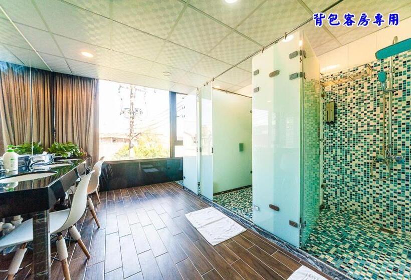 اتاق استاندارد با سرویس بهداشتی مشترک, Suao Backpackers