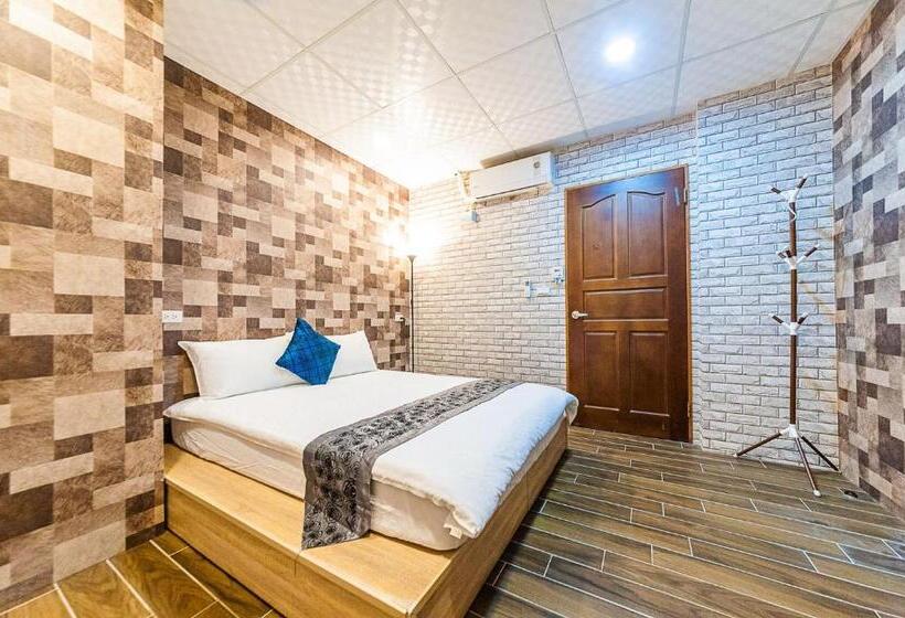 اتاق استاندارد با سرویس بهداشتی مشترک, Suao Backpackers