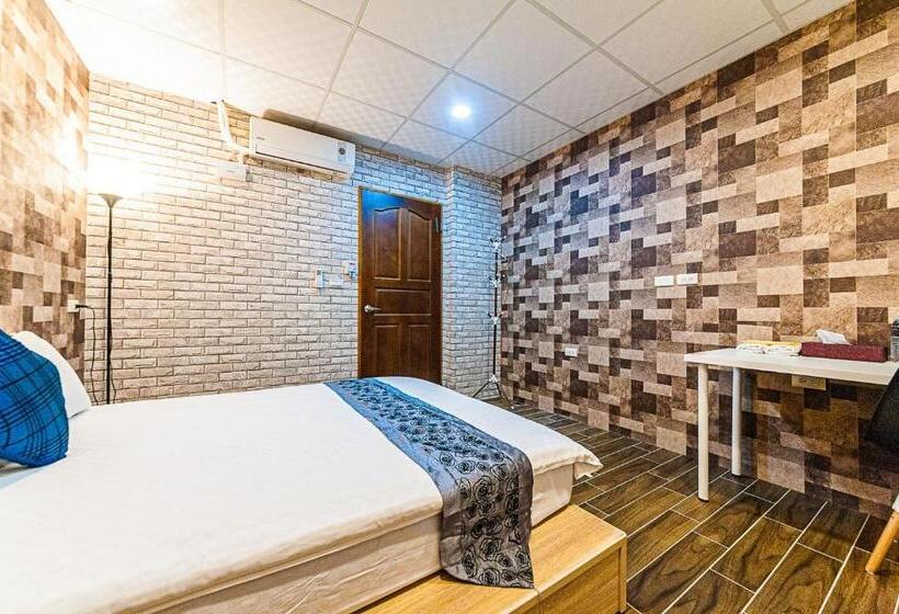 اتاق استاندارد با سرویس بهداشتی مشترک, Suao Backpackers