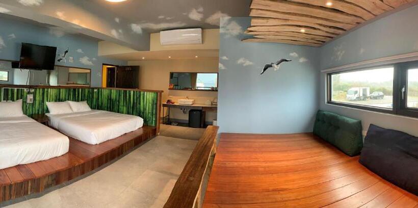 اتاق استاندارد چهار تخته با چشم‌انداز دریا, 墾丁興海灣民宿