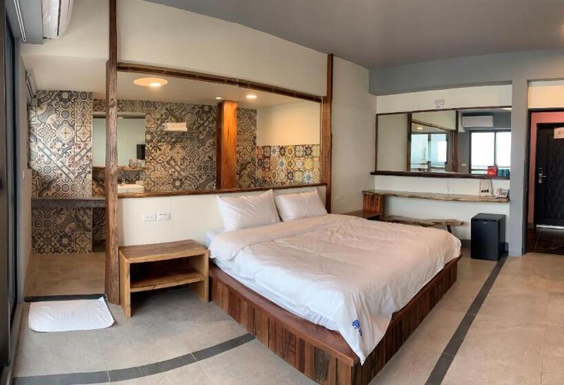 اتاق لوکس با بالکن و چشم‌انداز دریا, 墾丁興海灣民宿