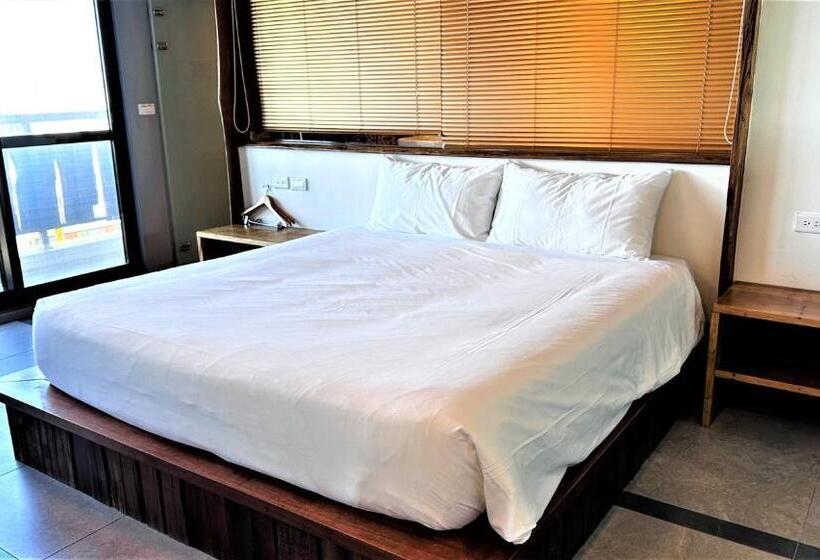 اتاق لوکس با بالکن و چشم‌انداز دریا, 墾丁興海灣民宿