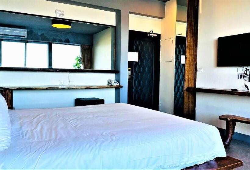 اتاق لوکس با بالکن و چشم‌انداز دریا, 墾丁興海灣民宿