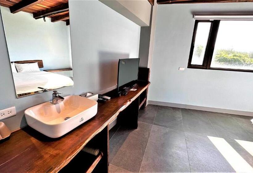 اتاق خانوادگی با چشم‌انداز دریا, 墾丁興海灣民宿