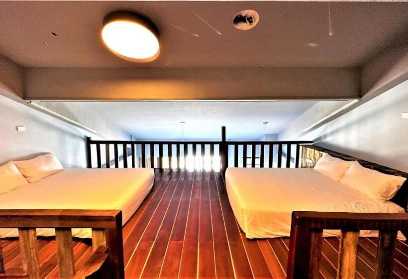 اتاق خانوادگی با چشم‌انداز دریا, 墾丁興海灣民宿